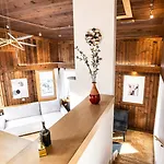 Haus Butterfly, *